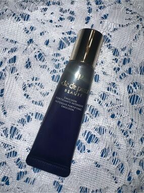 Clé de Peau INTENSIVE FORTIFYING EMULSION
